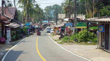 Koh Chang, Tayland - Mart 2018: Yalnız beach Street mahallinde