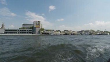 Chao Praya Nehri, Bangkok, Tayland - Şubat 2018 yaklaşık: Thailands Capitol şehir Bangkok bir Longtail tekne tekne turu
