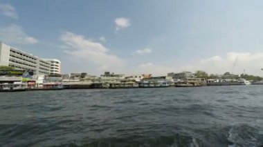 Chao Praya Nehri, Bangkok, Tayland - Şubat 2018 yaklaşık: Thailands Capitol şehir Bangkok bir Longtail tekne tekne turu