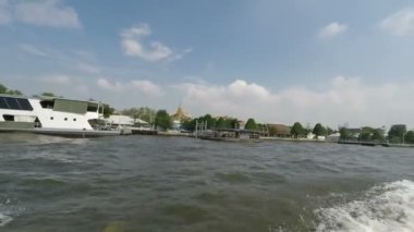 Chao Praya Nehri, Bangkok, Tayland - Şubat 2018 yaklaşık: Thailands Capitol şehir Bangkok bir Longtail tekne tekne turu