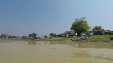 Battambang Eyaleti, Kamboçya - Mart 2018 yaklaşık: Balıkçı köyleri bir tekne gezisi Siem Reap, Tonle Sap üzerinde 