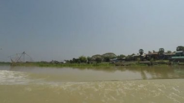 Battambang Eyaleti, Kamboçya - Mart 2018 yaklaşık: Balıkçı köyleri bir tekne gezisi Siem Reap, Tonle Sap üzerinde 