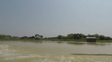Battambang Eyaleti, Kamboçya - Mart 2018 yaklaşık: Balıkçı köyleri bir tekne gezisi Siem Reap, Tonle Sap üzerinde 
