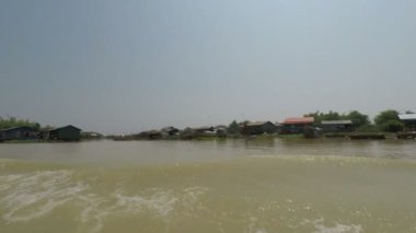 Battambang Eyaleti, Kamboçya - Mart 2018 yaklaşık: tekne Siem Reap geziden Phnom Penh için