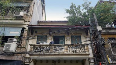 Tipik Vietnam başkenti Hanoi mimarisi.