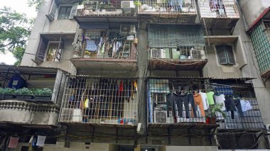 Tipik Vietnam başkenti Hanoi mimarisi.