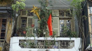 Tipik Vietnam başkenti Hanoi mimarisi.