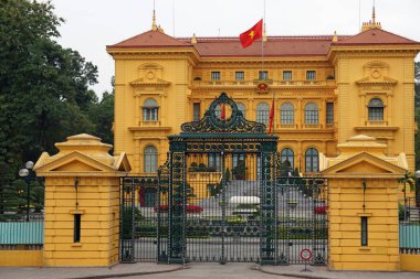Tipik Vietnam başkenti Hanoi mimarisi.