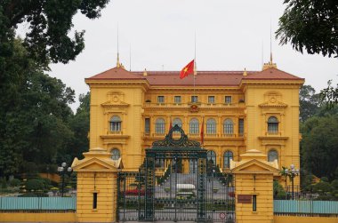 Tipik Vietnam başkenti Hanoi mimarisi.