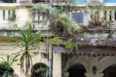 Tipik Vietnam başkenti Hanoi mimarisi.