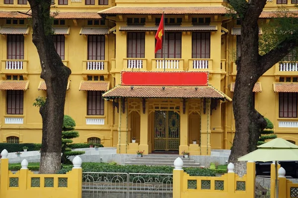 典型的建筑来自越南的首都汉诺威 — 图库照片
