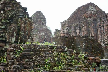 Vietnam yakınlarındaki oğlum tapınak kompleksi.