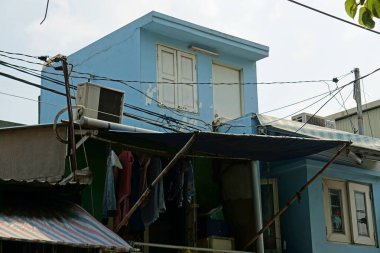 Yerel halk, Vietnam 'ın Ho Chi Min şehrinin banliyösünde yaşıyor.