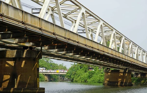 Puente Metal Sobre Río Perfume Tono —  Fotos de Stock