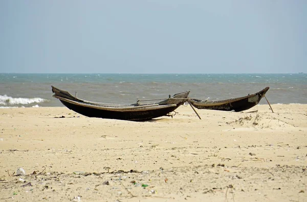 Verfaulte Fischerboote Strand Von Hue — Stockfoto