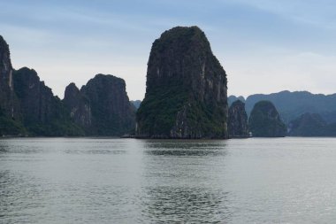 Vietnam 'daki Halong Körfezi adaları 