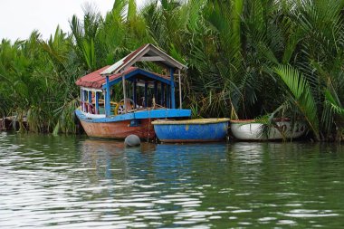 Vietnam 'da, renk sahilinde balıkçı tekneleri