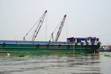 Ho Chi Minh şehrinde Nha Ben Nehri 'nde gemiler