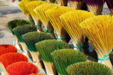 Vietnam 'da renkli tütsü üreten fabrika