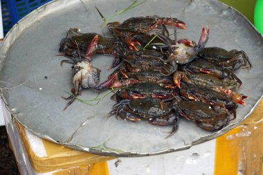 Ho chi minh şehrindeki yerel sokak pazarı