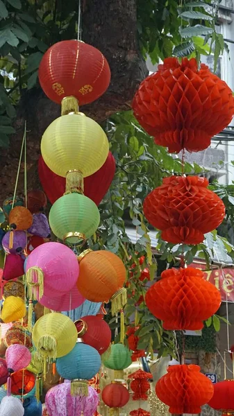 Lanternas Coloridas Decorando Ruas Hanoi Vietnam — Fotografia de Stock