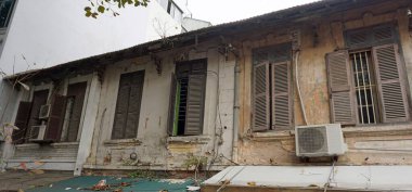 Tipik Vietnam başkenti Hanoi mimarisi.