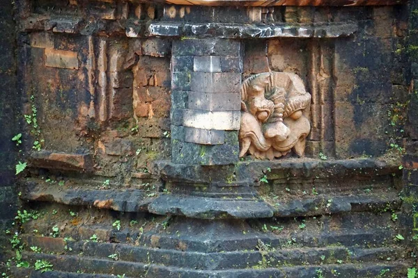 私の息子の寺院はベトナムのホイアンの近くにあり — ストック写真