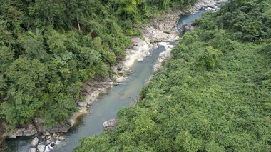 Bana tepelerindeki şelale Vietnam 'ın yukarısından
