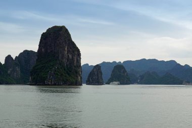 Vietnam 'daki Halong Körfezi adaları 