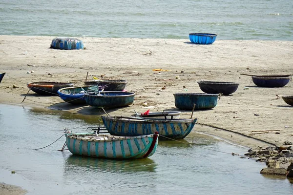 Καλάθι Αλιευτικό Σκάφος Στην Ακτή Στο Βιετνάμ — Φωτογραφία Αρχείου