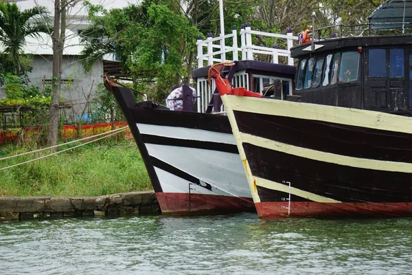 Halászhajók Partján Árnyalat Vietnamban — Stock Fotó