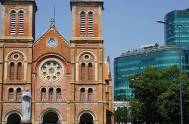 Vietnam 'daki Ho Chi Minh Kilisesi değil.