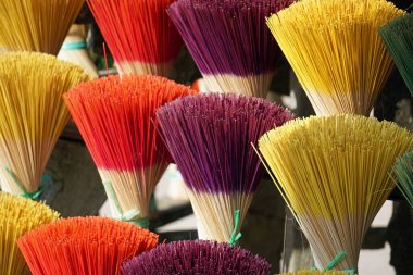 Vietnam 'da renkli tütsü üreten fabrika