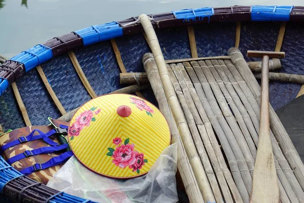 Chapeau Bambou Traditionnel Vietnames Dans Bateau Bambou Rond Traditionnel — Photo