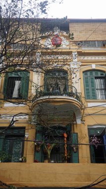 Tipik Vietnam başkenti Hanoi mimarisi.