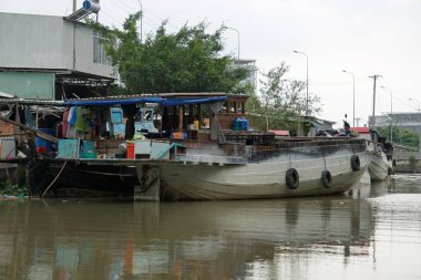 Güney Vietnam 'da nehir kıyısında yaşam var.