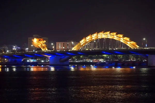 越南达农著名的龙桥 — 图库照片