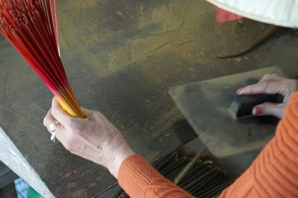 Fábrica Produzindo Palitos Incenso Coloridos Vietnam — Fotografia de Stock