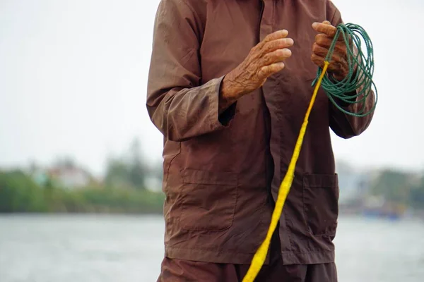 Pescador Vietnamita Pequena Pesca Barco Com Rede Pesca — Fotografia de Stock