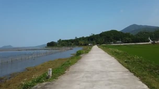 ベトナム中部のバッハ マ地域の素晴らしい風景を車で移動します — ストック動画