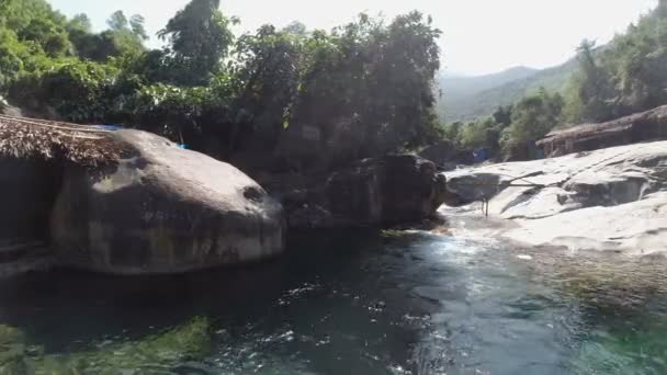 chute d'eau de bo ghe dans le centre du vietnam 