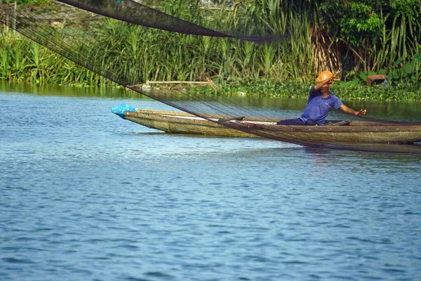 Hue Vietnam Vers Janvier 2020 Pêcheur Ramasse Poisson Filet — Photo