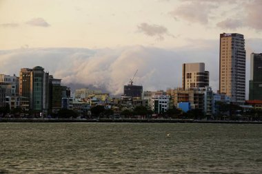 Danang, Vietnam, Şubat 2020: Günbatımında gökyüzü