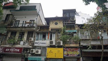 Hanoi, Vietnam, Ocak 2020: Şehirde sokak hayatı