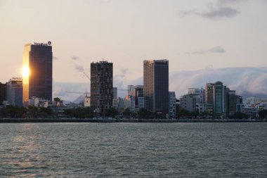 Danang, Vietnam, Şubat 2020: Günbatımında gökyüzü