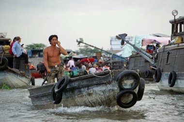 Can Tho, Vietnam, dolaylı olarak Februara 2020: Yüzen piyasada hayat kaynağı