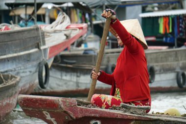 Can Tho, Vietnam, dolaylı olarak Februara 2020: Yüzen piyasada hayat kaynağı