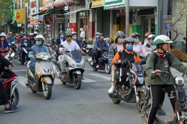 Ton, Vietnam, Ocak 2020: Sokaklarda motosiklet