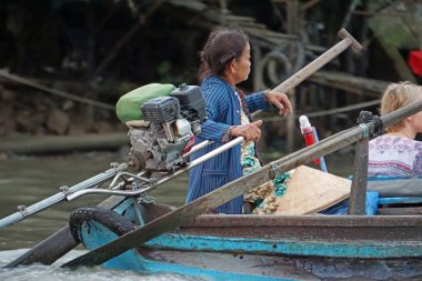 Can Tho, Vietnam, dolaylı olarak Februara 2020: Yüzen piyasada hayat kaynağı