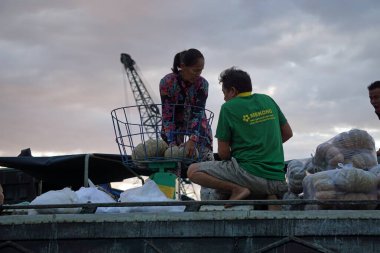 Can Tho, Vietnam, dolaylı olarak Februara 2020: Yüzen piyasada hayat kaynağı